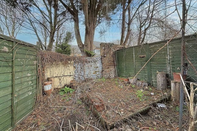 21 Tolson Road, Old Isleworth, TW7 7AE 8