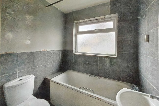 21 Tolson Road, Old Isleworth, TW7 7AE 8