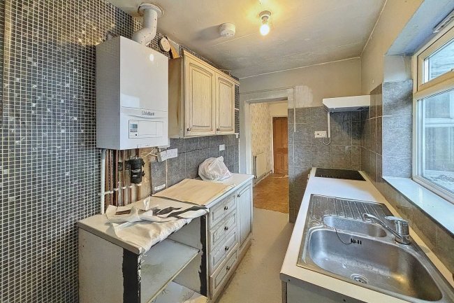 21 Tolson Road, Old Isleworth, TW7 7AE 8