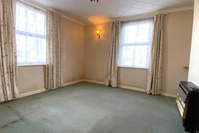 17 Haselbury Road, Totton, Southampton, SO40 3DR 2