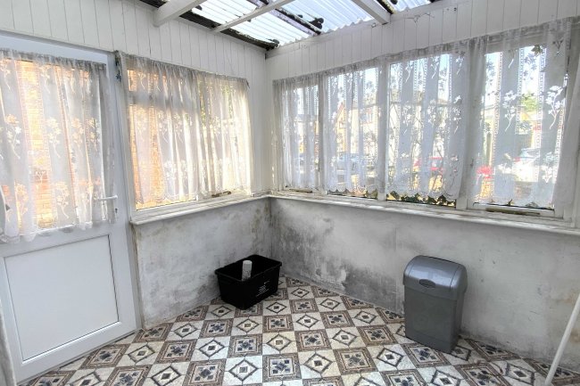 17 Haselbury Road, Totton, Southampton, SO40 3DR 2