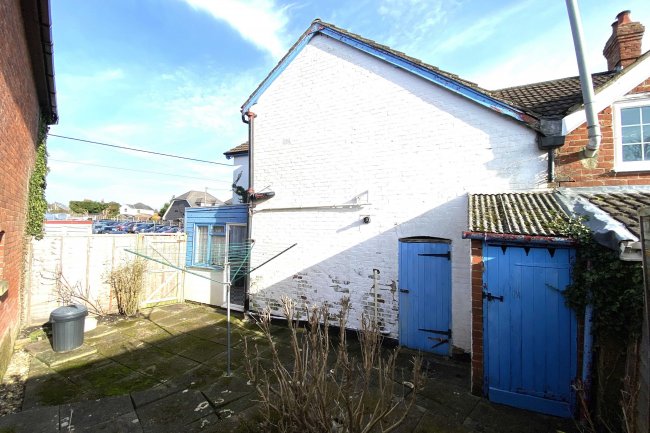 17 Haselbury Road, Totton, Southampton, SO40 3DR 2