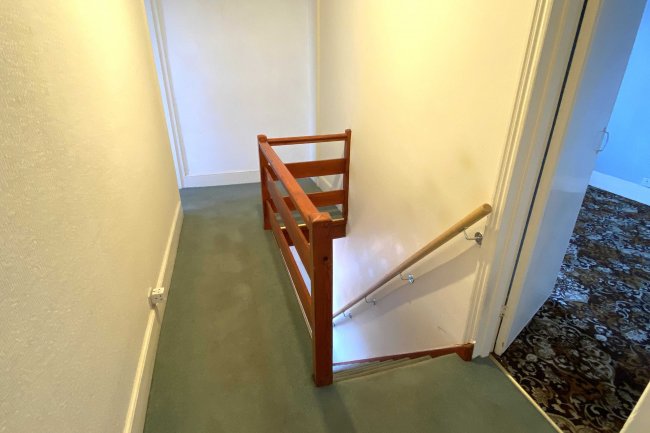 17 Haselbury Road, Totton, Southampton, SO40 3DR 2