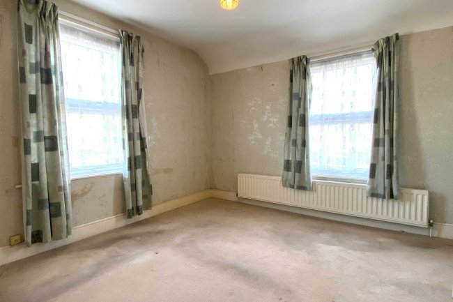 17 Haselbury Road, Totton, Southampton, SO40 3DR 2