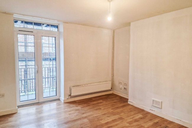 Flat 20 Whiteley House, Brixton Hill, London, SW2 4NF 2