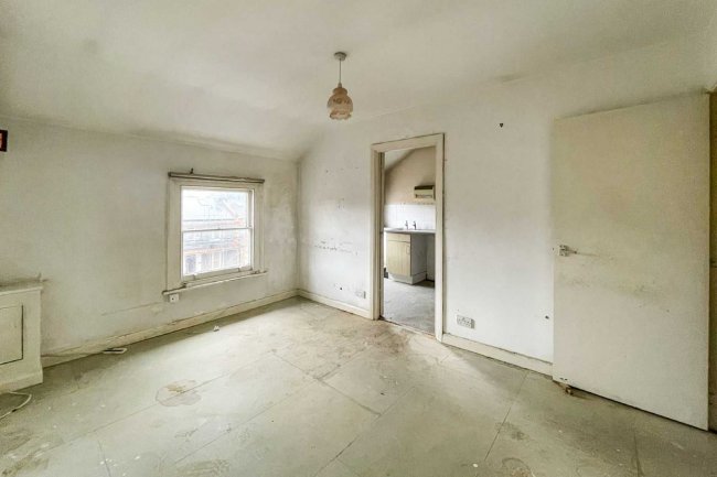 Flat C, 72 The Grove, Ealing, London W5 5LG 4