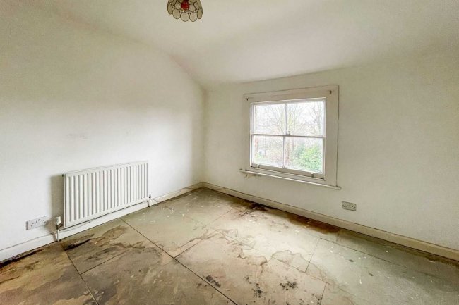 Flat C, 72 The Grove, Ealing, London W5 5LG 4