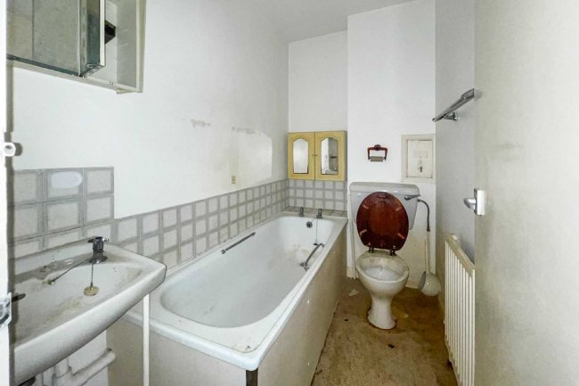 Flat C, 72 The Grove, Ealing, London W5 5LG 4