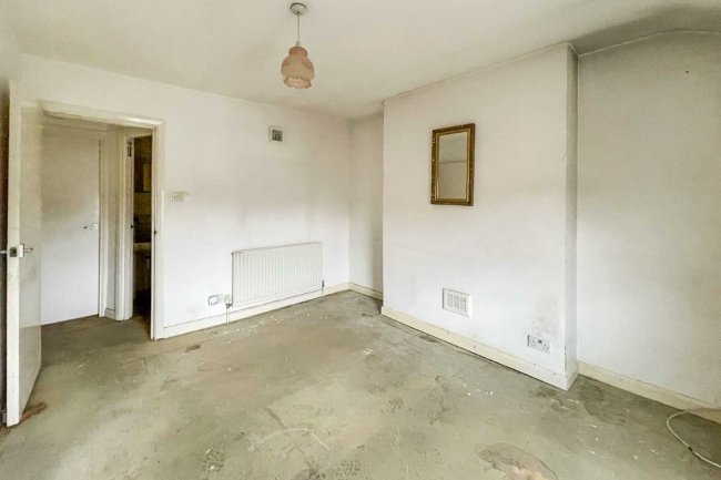 Flat C, 72 The Grove, Ealing, London W5 5LG 4