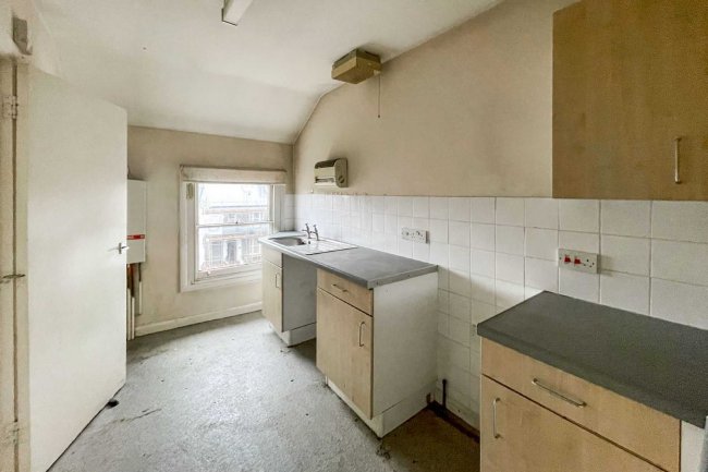 Flat C, 72 The Grove, Ealing, London W5 5LG 4