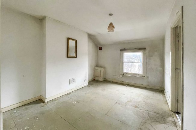 Flat C, 72 The Grove, Ealing, London W5 5LG 4