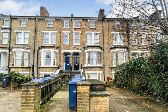 Flat C, 72 The Grove, Ealing, London W5 5LG 4