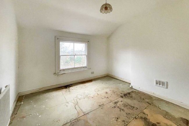 Flat C, 72 The Grove, Ealing, London W5 5LG 4