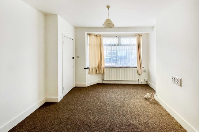 19 & 19A  Kent Road, Dagenham, RM10 8HA 8