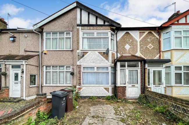19 & 19A  Kent Road, Dagenham, RM10 8HA 8