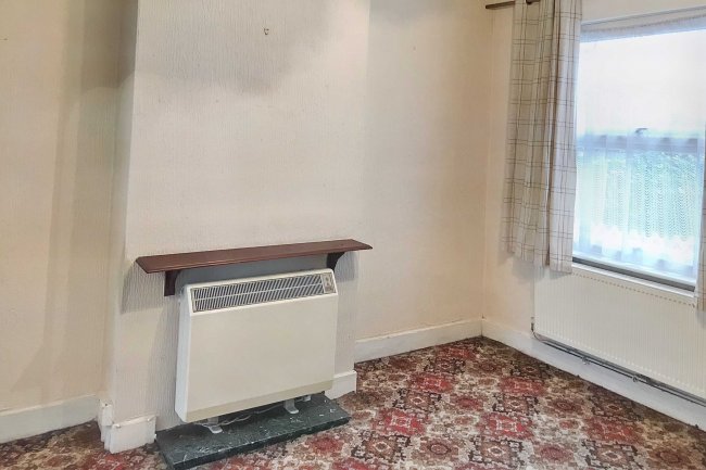 19 Blewitts Cottages, Romford RM13 8SL 7