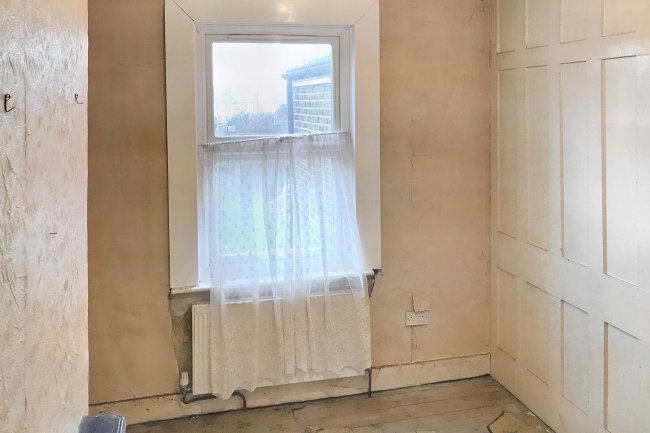 19 Blewitts Cottages, Romford RM13 8SL 7