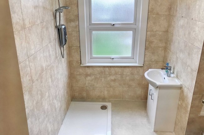 19 Blewitts Cottages, Romford RM13 8SL 7