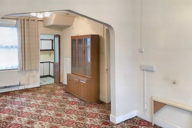 19 Blewitts Cottages, Romford RM13 8SL 7