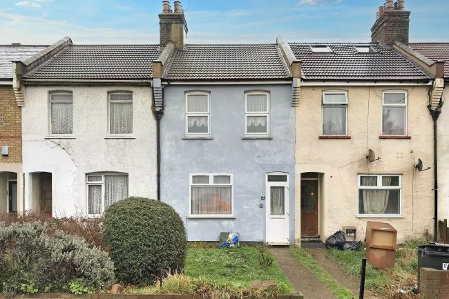 19 Blewitts Cottages, Romford RM13 8SL 7