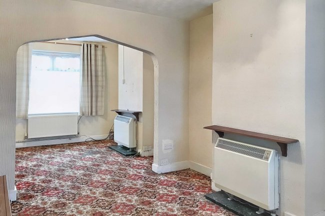 19 Blewitts Cottages, Romford RM13 8SL 7