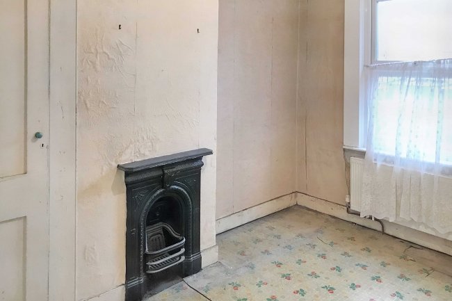 19 Blewitts Cottages, Romford RM13 8SL 7