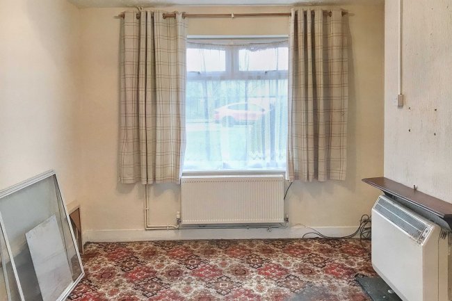 19 Blewitts Cottages, Romford RM13 8SL 7