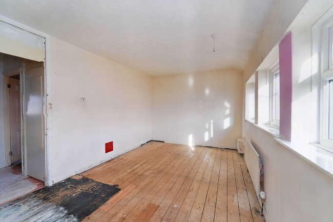 8 Parry Green North, Langley, Slough, SL3 8NW 6