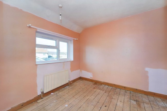 8 Parry Green North, Langley, Slough, SL3 8NW 6