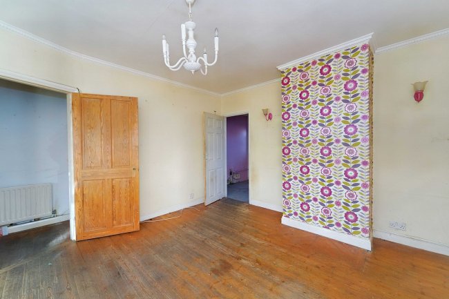 8 Parry Green North, Langley, Slough, SL3 8NW 6