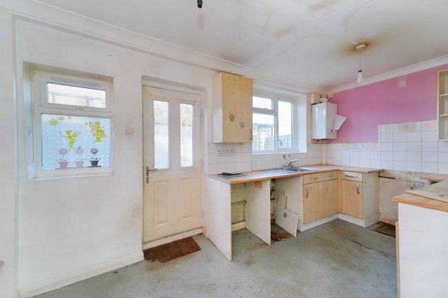 8 Parry Green North, Langley, Slough, SL3 8NW 6