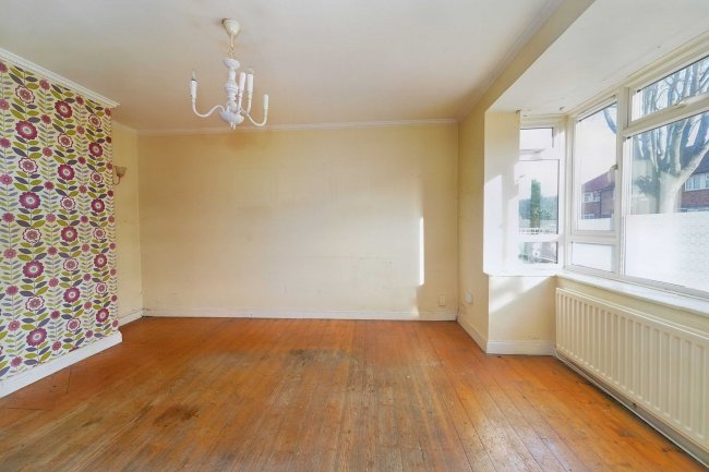 8 Parry Green North, Langley, Slough, SL3 8NW 6