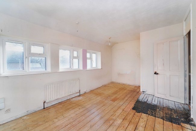 8 Parry Green North, Langley, Slough, SL3 8NW 6