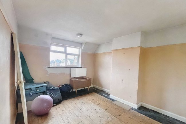 30 Benner Avenue, Ilkeston, Derbyshire, DE7 4DP 9