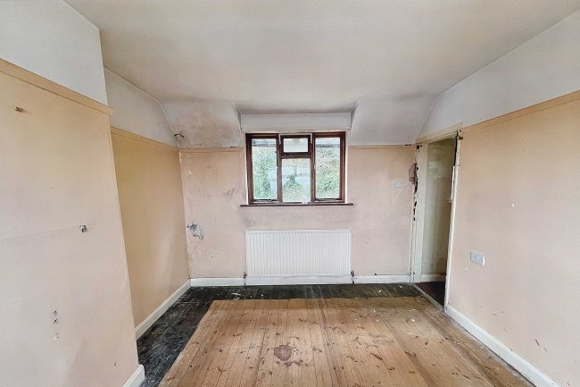 30 Benner Avenue, Ilkeston, Derbyshire, DE7 4DP 9