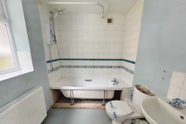 30 Benner Avenue, Ilkeston, Derbyshire, DE7 4DP 9