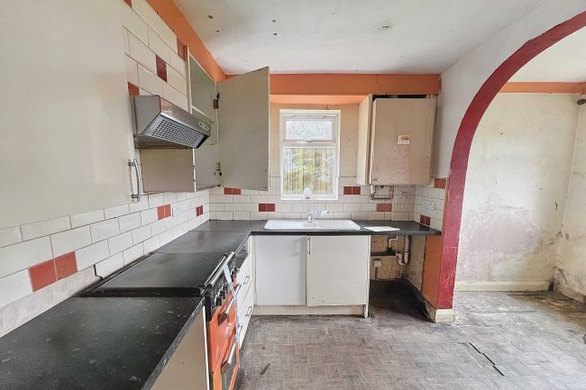 30 Benner Avenue, Ilkeston, Derbyshire, DE7 4DP 9