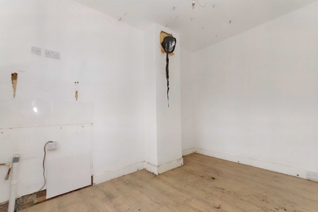 36 Baker Street, Northampton, NN2 6DJ 9