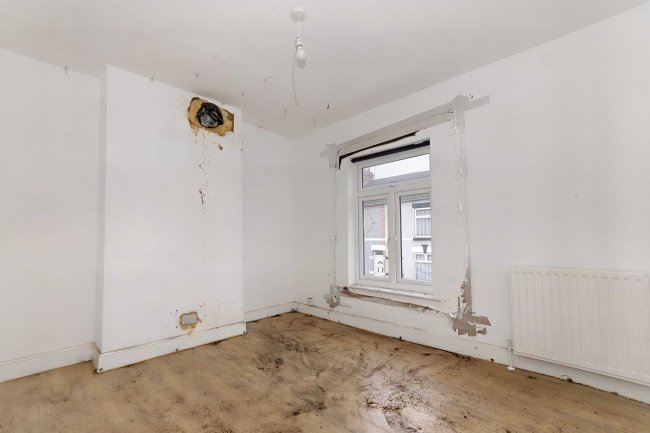 36 Baker Street, Northampton, NN2 6DJ 9