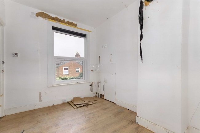 36 Baker Street, Northampton, NN2 6DJ 9