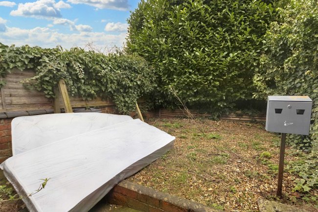 36 Baker Street, Northampton, NN2 6DJ 9