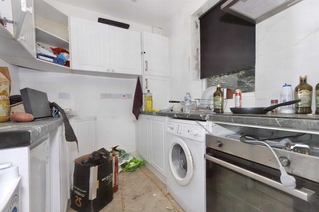 36 Baker Street, Northampton, NN2 6DJ 9