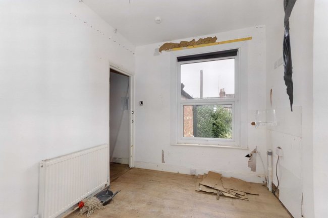 36 Baker Street, Northampton, NN2 6DJ 9