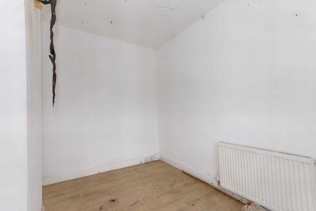 36 Baker Street, Northampton, NN2 6DJ 9