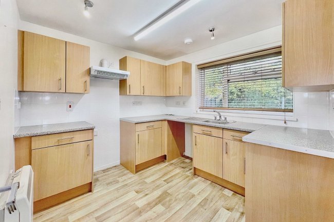 24 Millfield, Chard, Somerset, TA20 2DA 6