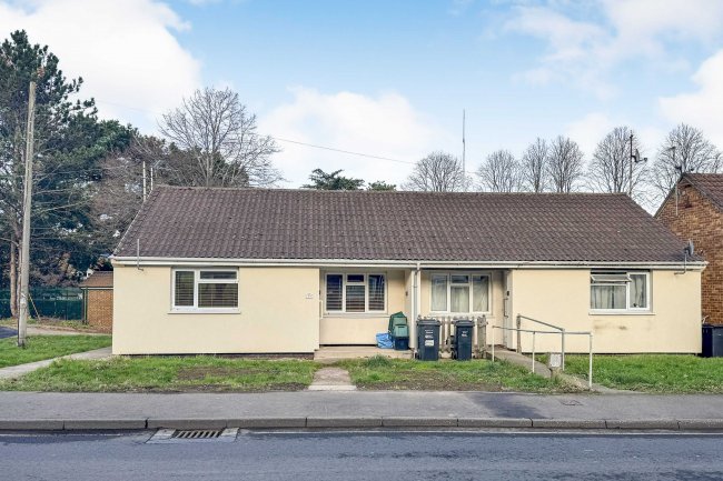24 Millfield, Chard, Somerset, TA20 2DA 6