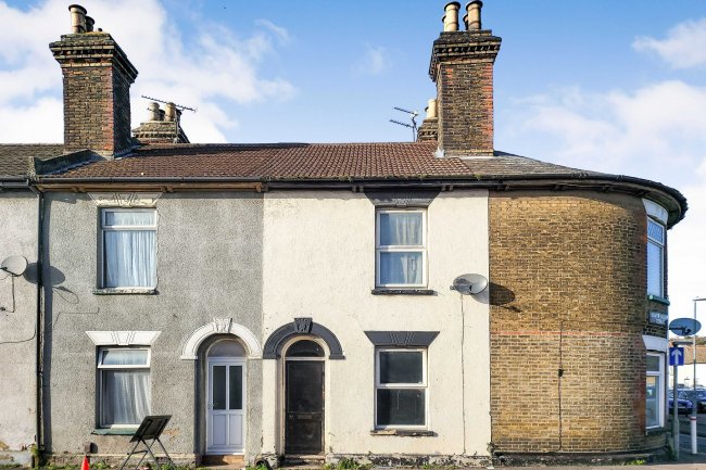 32 Station Road, Strood, Kent ME2 4BQ 2