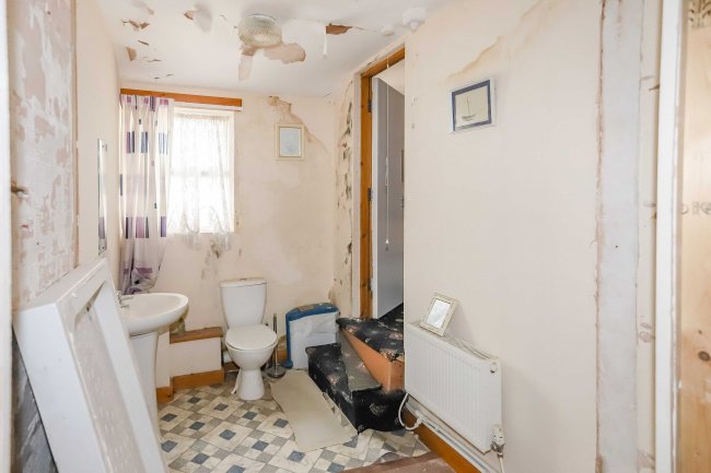 12 Palatine Road, Blackpool, Lancashire, FY1 4BT 8