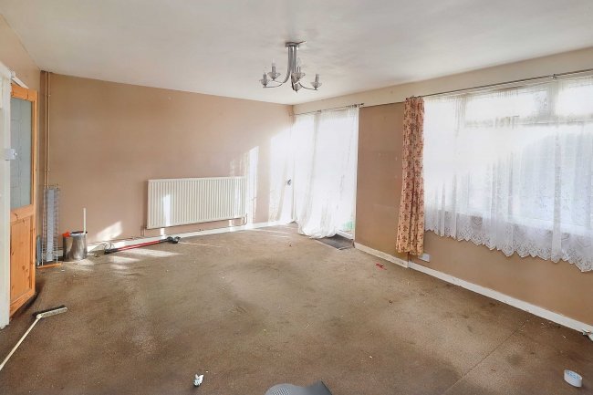 3 Penn Gardens, Romford, RM5 2JF 3