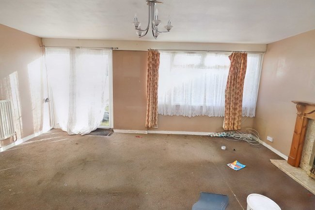 3 Penn Gardens, Romford, RM5 2JF 3